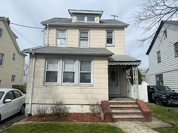 24105 143rd Ave, Rosedale, NY 11422