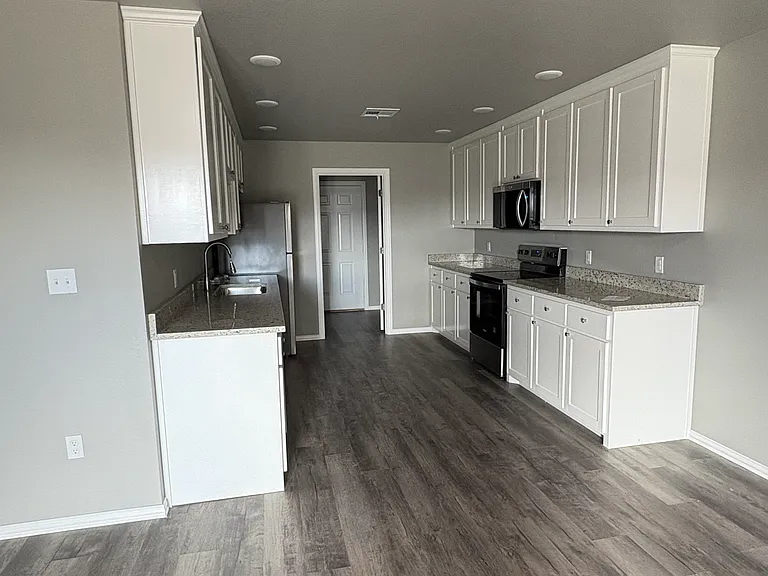 902 N 4th Ave — Photo 5