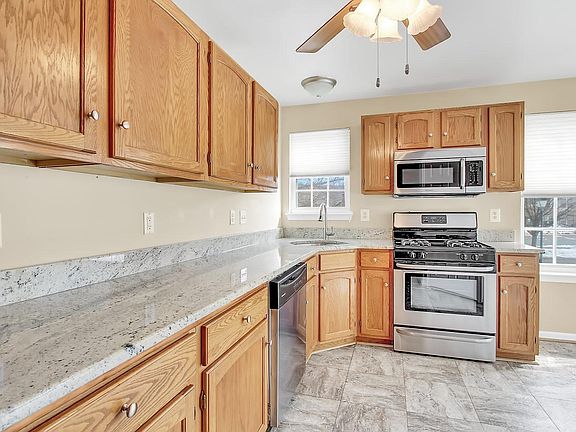 3rd image of 1400 Bonnett Pl