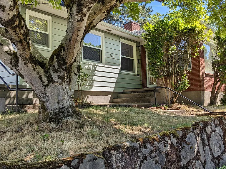 4805 SE Yamhill St — Photo 3