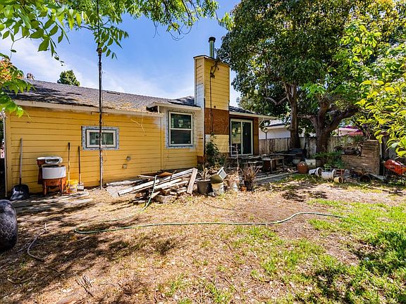 3rd image of 315 Lilac Ln