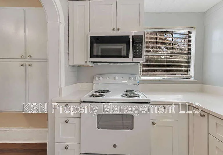 1921 Reynolds St — Photo 33