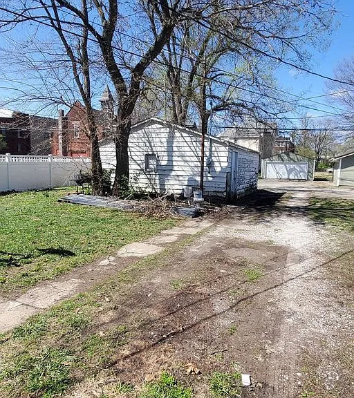 315 S 18th St — Photo 2