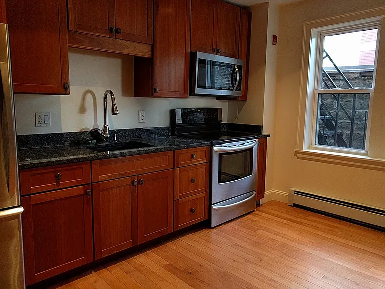 6 Bedford St #1R — Photo 1