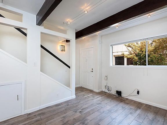 2nd image of 4040 Grand View Blvd Unit 15