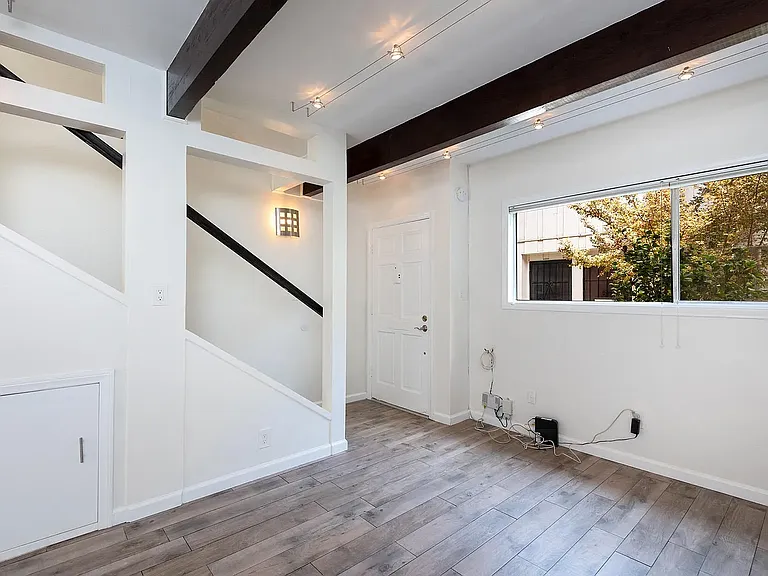 4040 Grand View Blvd #15 — Photo 2