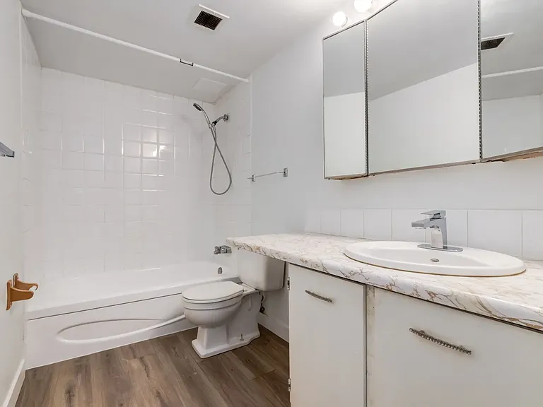 115 25th Ave SW #403 — Photo 40