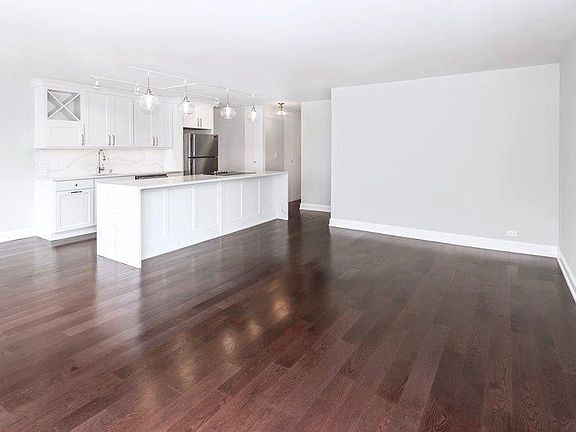 2nd image of 25 E Banks St #1506