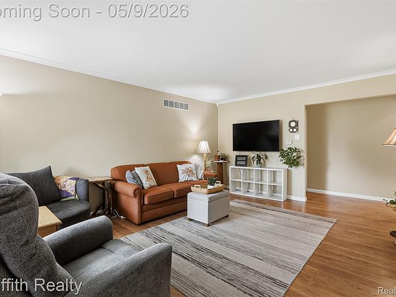 5th image of 779 Oak Ridge Dr