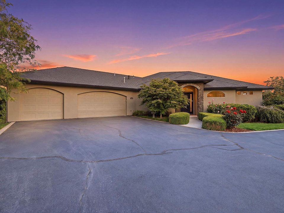 1st image of 1021 Country Ct
