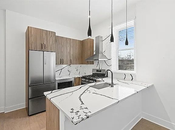 3rd image of 449 N Elizabeth St #2S