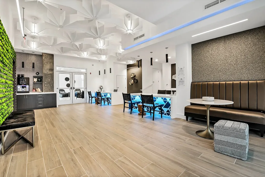 The Palms on Main — Photo 2