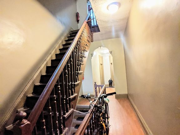 5th image of 319 Jefferson St APT 4
