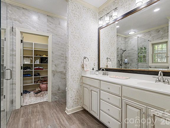 5th image of 352 Hunting Ridge Ln