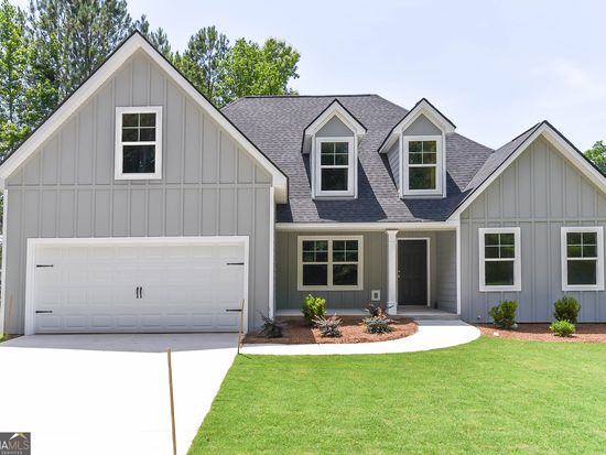 12 Saint Charles Pl, Grantville, GA 30220