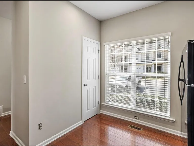 305 Anterbury Dr — Photo 15
