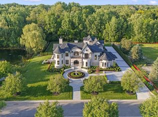 575 Chase Ln, Bloomfield Hills, MI 48304