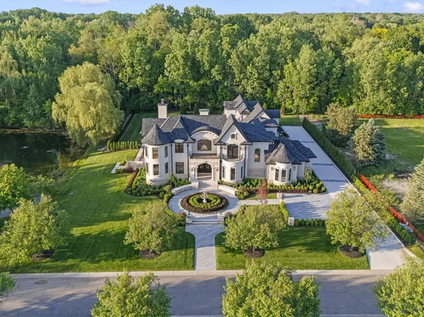 575 Chase Ln, Bloomfield Hills, MI 48304