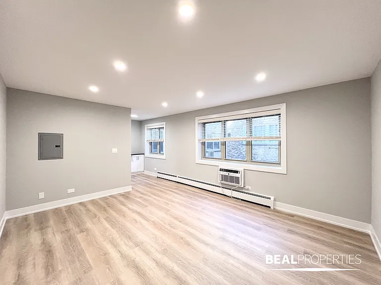 452 W Oakdale — Photo 36