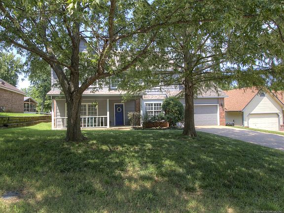 3rd image of 513 Stonehaven Dr