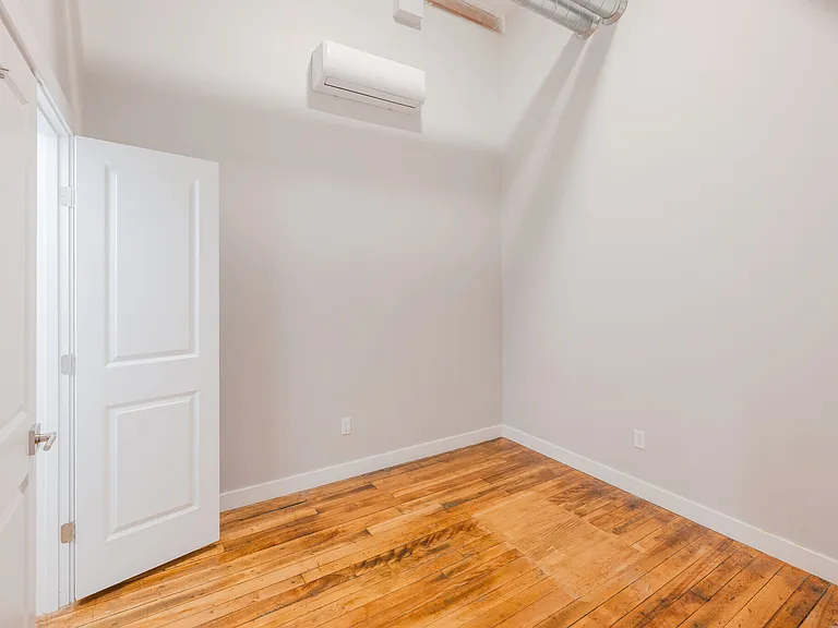 556 Atwells Ave — Photo 3