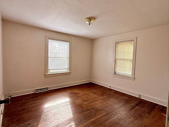 4th image of 650 Salem Ave #B