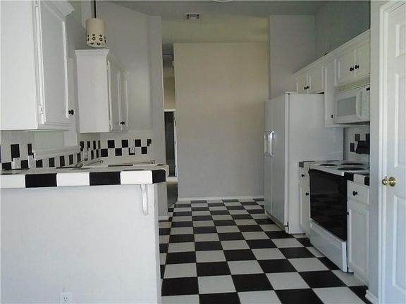 3rd image of 1800 Clearwater Dr