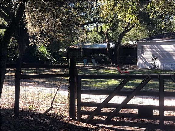 4th image of 4704 Lakewood Dr