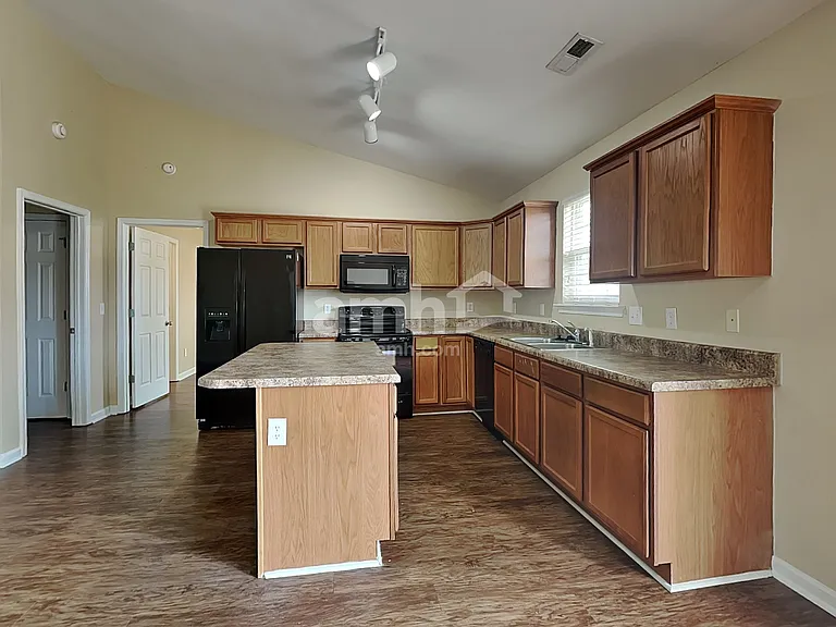 414 Woodford Way — Photo 3