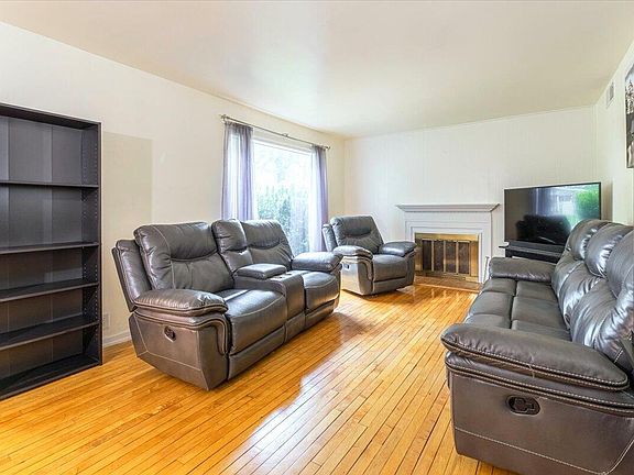 4th image of 5 N Myrtle St