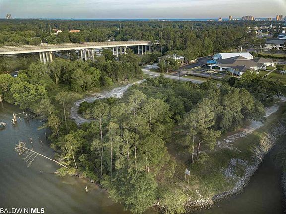 3rd image of 112 W Canal Dr