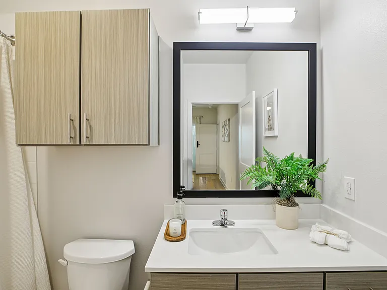 B2 Bathroom at Matador Apartments