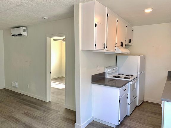 4th image of 2275 Grand Ave #28
