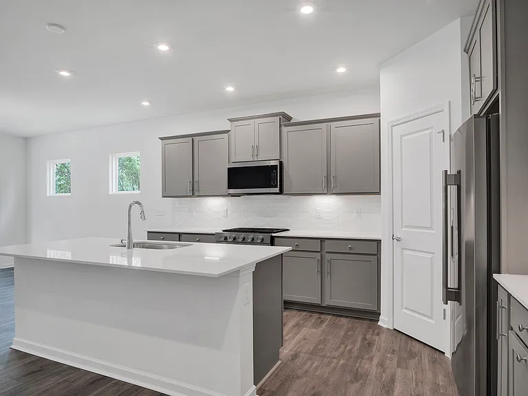 12121 Bradshaw Ct — Photo 8