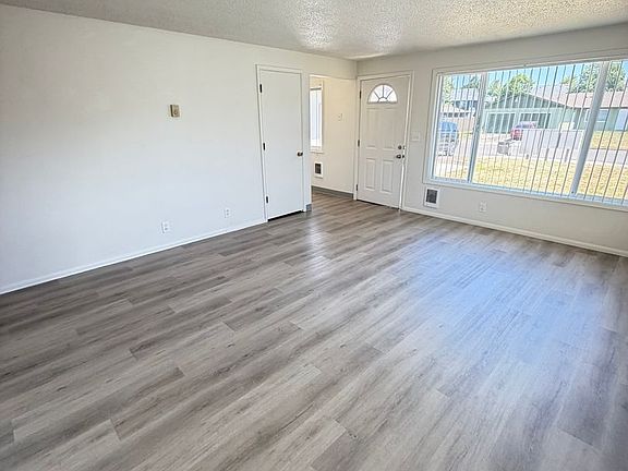 3rd image of 2202 Oak St SE #2204