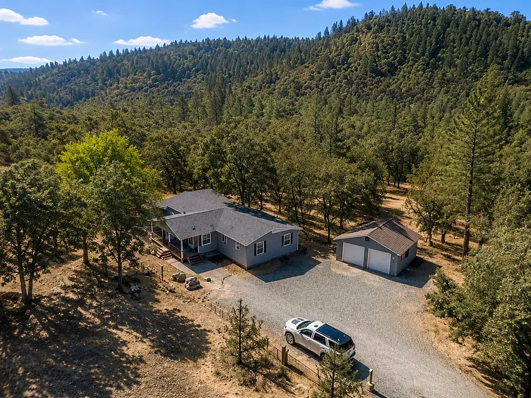 560 Profetta Ln — Photo 3