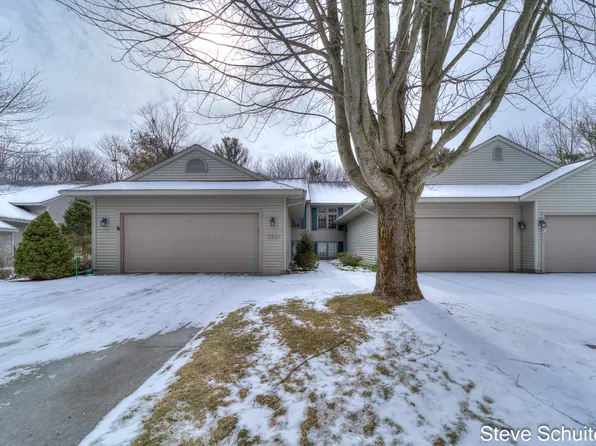 753 Tournament Cir, Muskegon, MI 49444