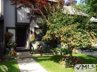 555 Foxboro Sq, Brighton, MI 48116