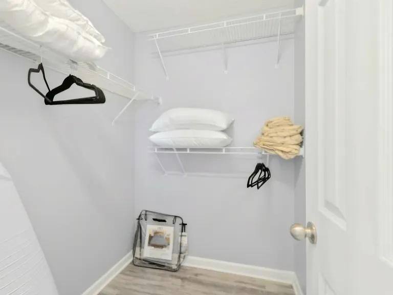 1011 Wolves Den Pl — Photo 23