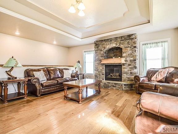 4th image of 2239 Riverstone Way