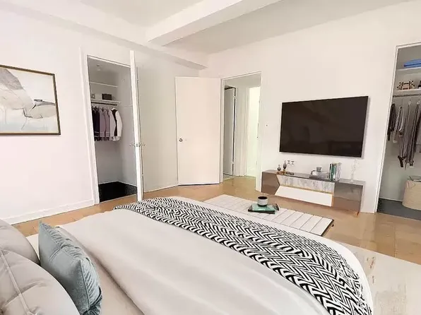 330 East 46th Street image 1 of 8