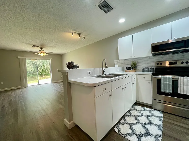 Village Park Townhomes | 2 & 3 Bedroom Apartments in Lady Lake, FL — Photo 43