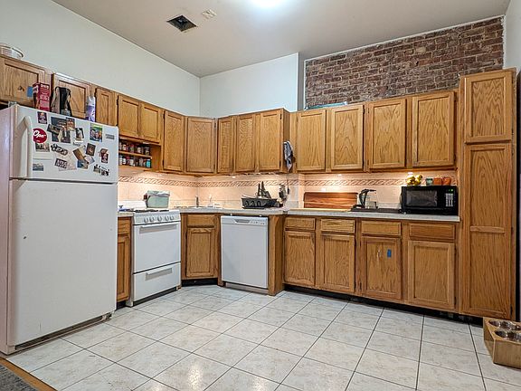 5th image of 239 Stanhope St #1B