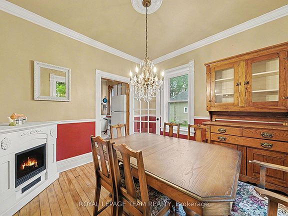 3rd image of 18 Moffat St