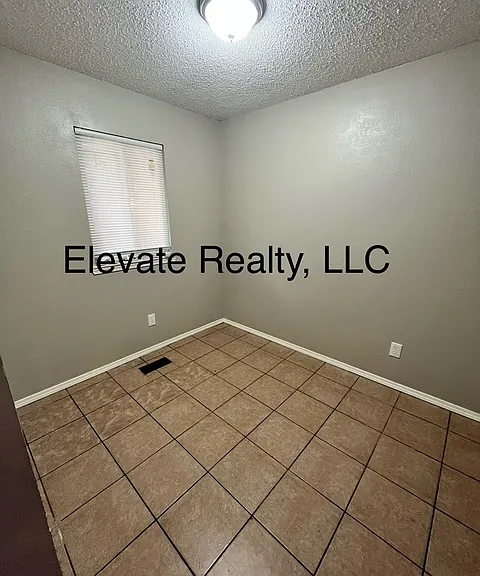 5546 S Lewis Ct — Photo 8