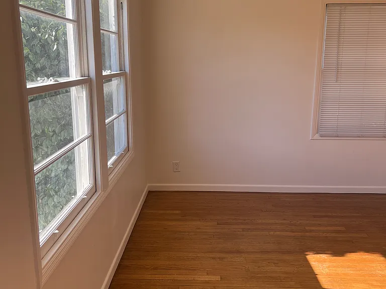 901 Jackson St — Photo 3
