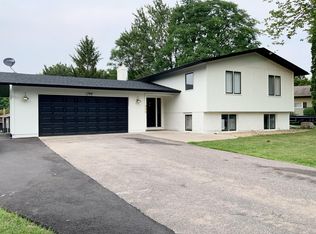 909 Dawn Ave, Shoreview, MN 55126