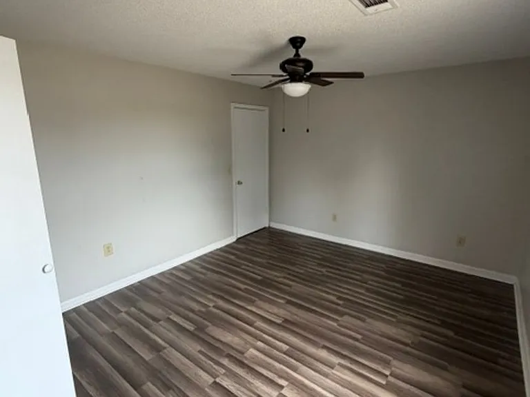 616 1/2 N Bayou Ave #B — Photo 12