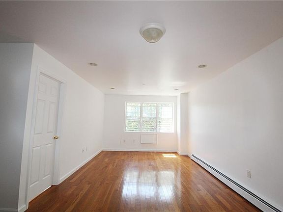 4th image of 2025 Chatterton Ave #2