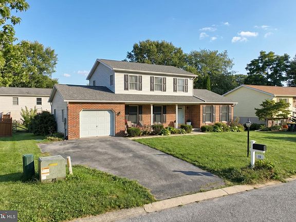 2nd image of 19 Garden Ln